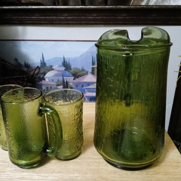 🎋🎉4 Beautiful Green Drinking Items🎍🎊Pitcher,Mug,2 Glasses.🏫 - Picture 3 of 6